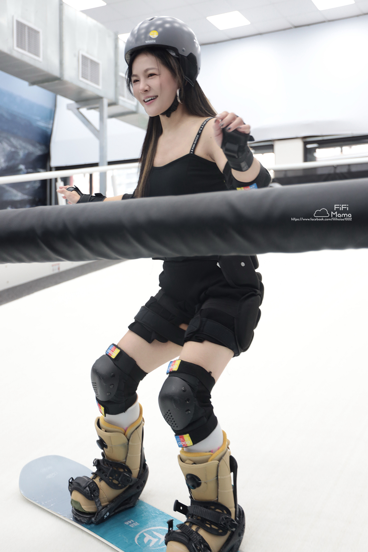 高雄王子室內滑雪學校｜4歲到60歲滑雪新手友善。上下纜車、雙板單板滑雪保證學會！