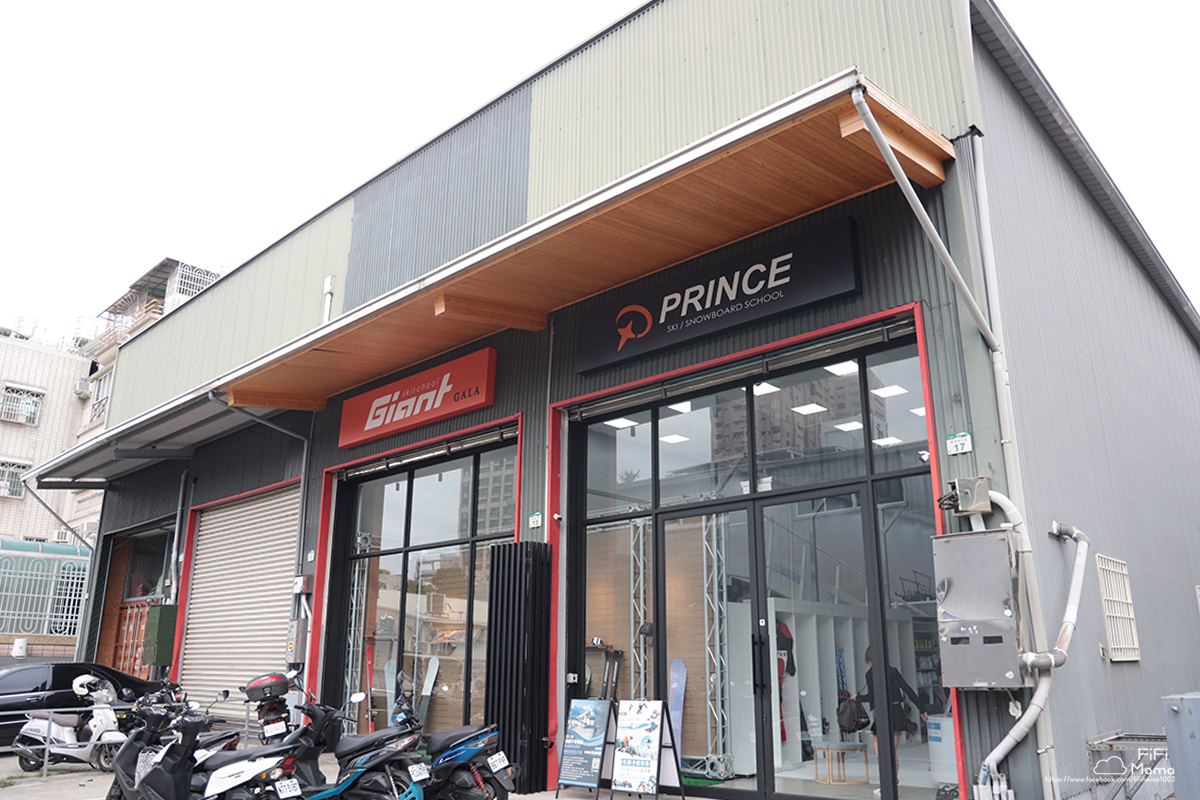 高雄王子室內滑雪學校｜4歲到60歲滑雪新手友善。上下纜車、雙板單板滑雪保證學會！