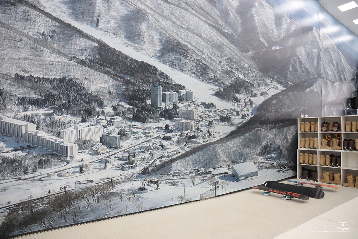 高雄王子室內滑雪學校｜4歲到60歲滑雪新手友善。上下纜車、雙板單板滑雪保證學會！