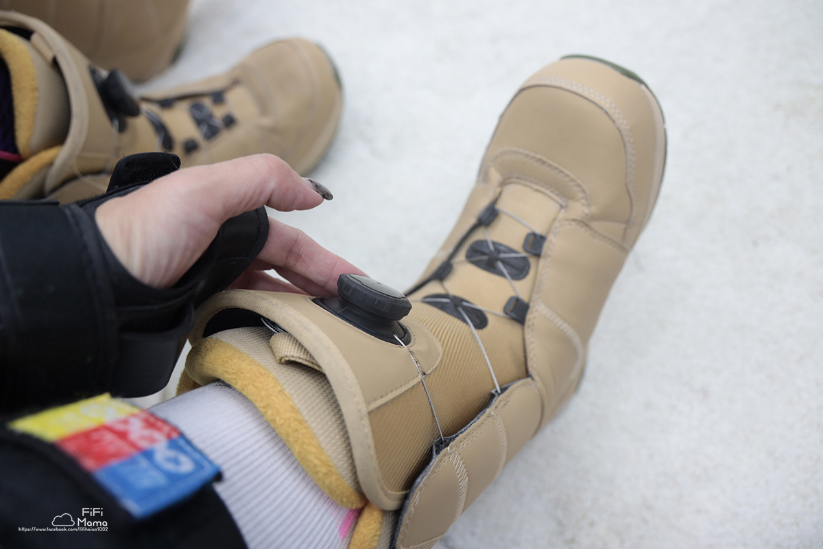 高雄王子室內滑雪學校｜4歲到60歲滑雪新手友善。上下纜車、雙板單板滑雪保證學會！