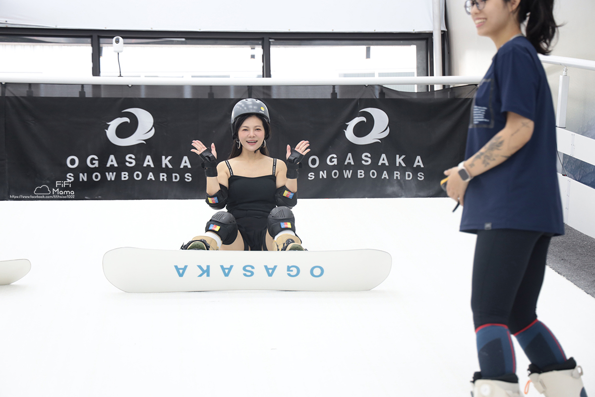 高雄王子室內滑雪學校｜4歲到60歲滑雪新手友善。上下纜車、雙板單板滑雪保證學會！