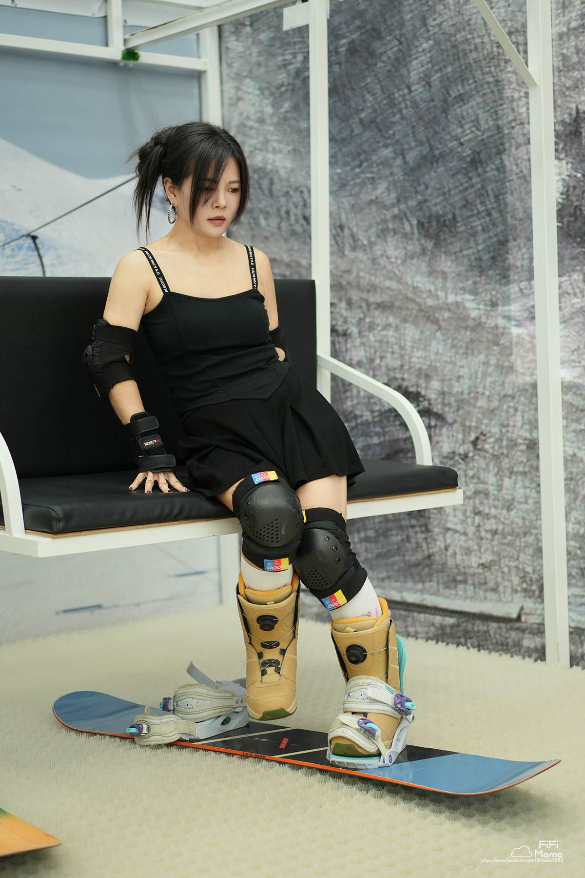 高雄王子室內滑雪學校｜4歲到60歲滑雪新手友善。上下纜車、雙板單板滑雪保證學會！